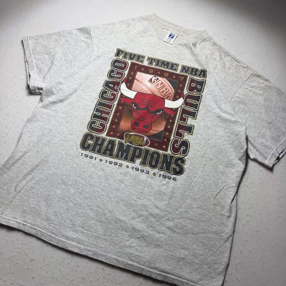 Vintage 1997 Logo 7 Chicago Bulls Five Time NBA Champions T-Shirt X-Large